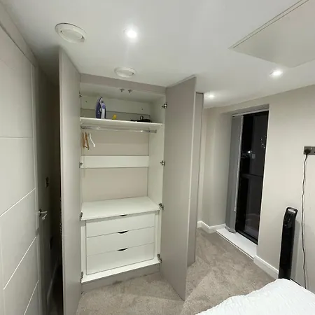 Deluxe In Centre Apartment