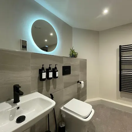 Deluxe In Centre Apartment