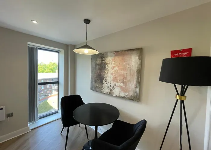 Deluxe In Centre Apartment