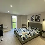 Deluxe In Centre *