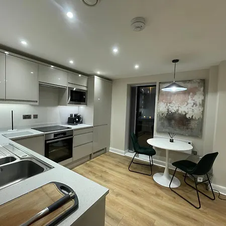 Deluxe In Centre דירה לידס